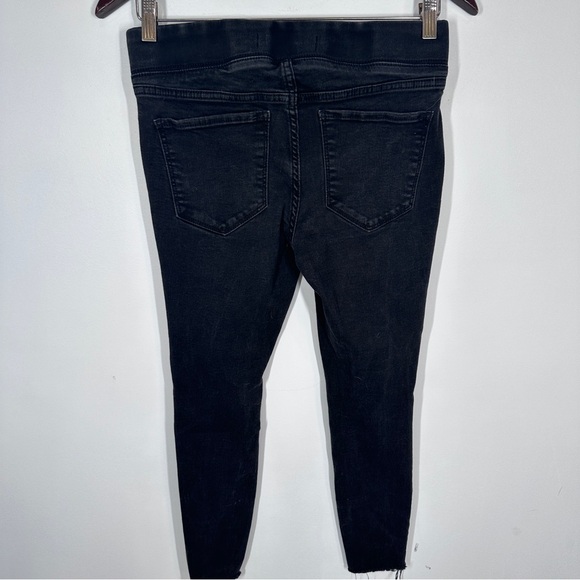 Old Navy Black Rockstar Jeggings 6 Petite Distressed Pull On - Picture 6 of 7